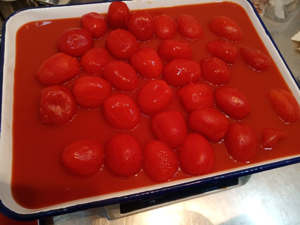 طماطم مقشرة كاملة 2850 جم